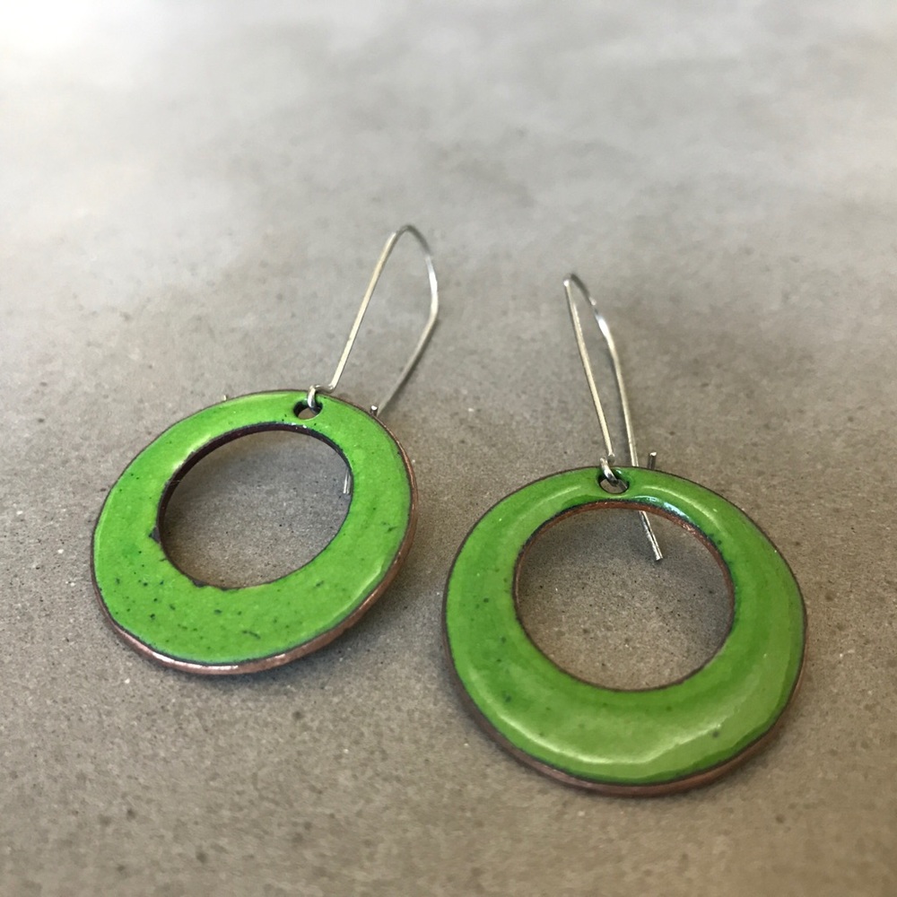 Chic & Retro Green Enamel Drop Circle Earrings